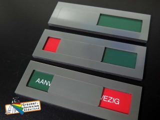 Metallic kunststof schuifbord 150x50mm bv met aanwezig-afwezig.